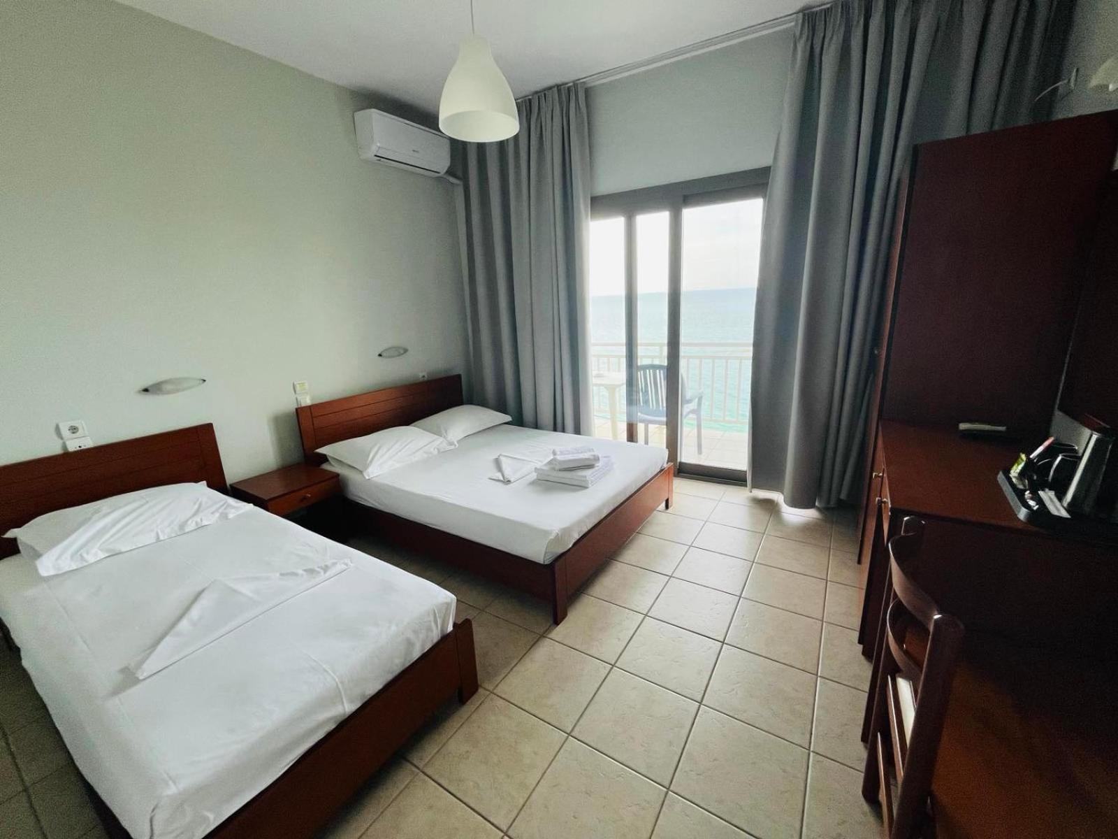 Anesis Hotel Платамонас Екстериор снимка